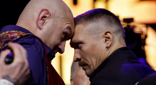 Boxing - Tyson Fury v Oleksandr Usyk - Press Conference - HERE at Outernet, London, Britain - November 16, 2023  Oleksandr Usyk and Tyson Fury face off during the press conference Action Images via Reuters/Andrew Couldridge Photo: Andrew Couldridge/REUTERS