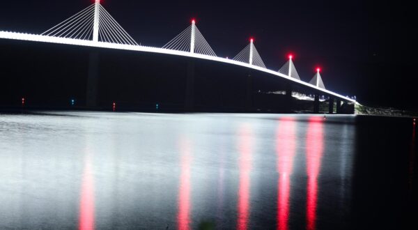 10.08.2023., Komarna, Peljeski most otvoren prije godinu dana dug 2404 metra i najduzi je most u Hrvatskoj. Povezuje poluotok Peljesac s ostatkom Hrvatske a Izgradjen je u sklopu projekta Cestovna povezanost s juznom Dalmacijom. Photo: Emica Elvedji/PIXSELL