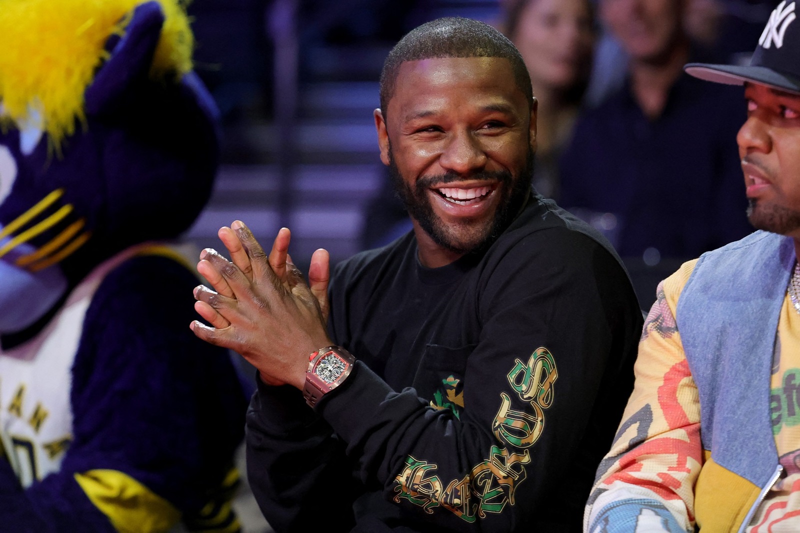 LAS VEGAS, NEVADA - DECEMBER 09: Former professional boxer Floyd Mayweather Jr. smiles during the second quarter in the championship game between the Indiana Pacers and the Los Angeles Lakers in the inaugural NBA In-Season Tournament at T-Mobile Arena on December 09, 2023 in Las Vegas, Nevada.,Image: 828228169, License: Rights-managed, Restrictions: NOTE TO USER: User expressly acknowledges and agrees that, by downloading and or using this photograph, User is consenting to the terms and conditions of the Getty Images License Agreement., Model Release: no, Credit line: Ethan Miller / Getty images / Profimedia