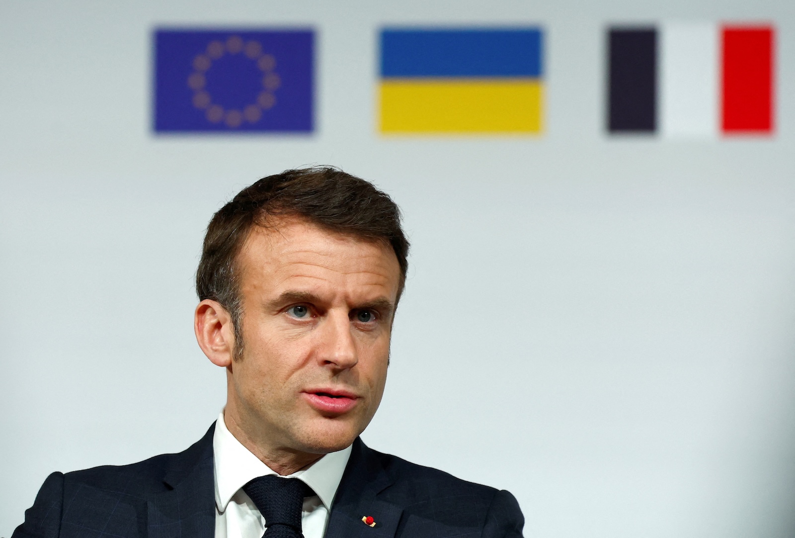 epa11183588 French President Emmanuel Macron speaks during a press conference at the end of the conference in support of Ukraine, with European leaders and government representatives, at the Elysee Palace in Paris, France, 26 February 2024.  EPA/GONZALO FUENTES / POOL  MAXPPP OUT