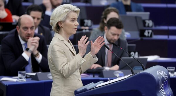 epa11186016 European Commission President Ursula von der Leyen speaks during a debate on European Security and Defence at the European Parliament in Strasbourg, France, 28 February 2024. The EU Parliament's session runs from 26 to 29 February 2024.  EPA/RONALD WITTEK