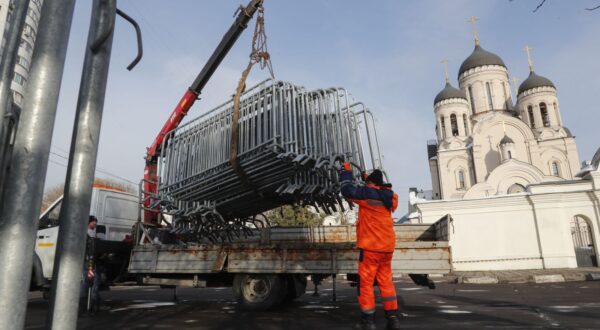 epa11188669 Municipal workers unload fences outside the Church of the Icon of the Mother of God, ahead of the upcoming funeral of late Russian opposition leader Alexei Navalny, in Moscow, Russia, 29 February 2024. Navalny’s funeral will be held at 14:00 local time on 01 March 2024, according to his press-secretary. Outspoken Kremlin critic Navalny died aged 47 in an arctic penal colony on 16 February 2024 after being transferred there in 2023. The colony is considered to be one of the world’s harshest prisons.  EPA/MAXIM SHIPENKOV