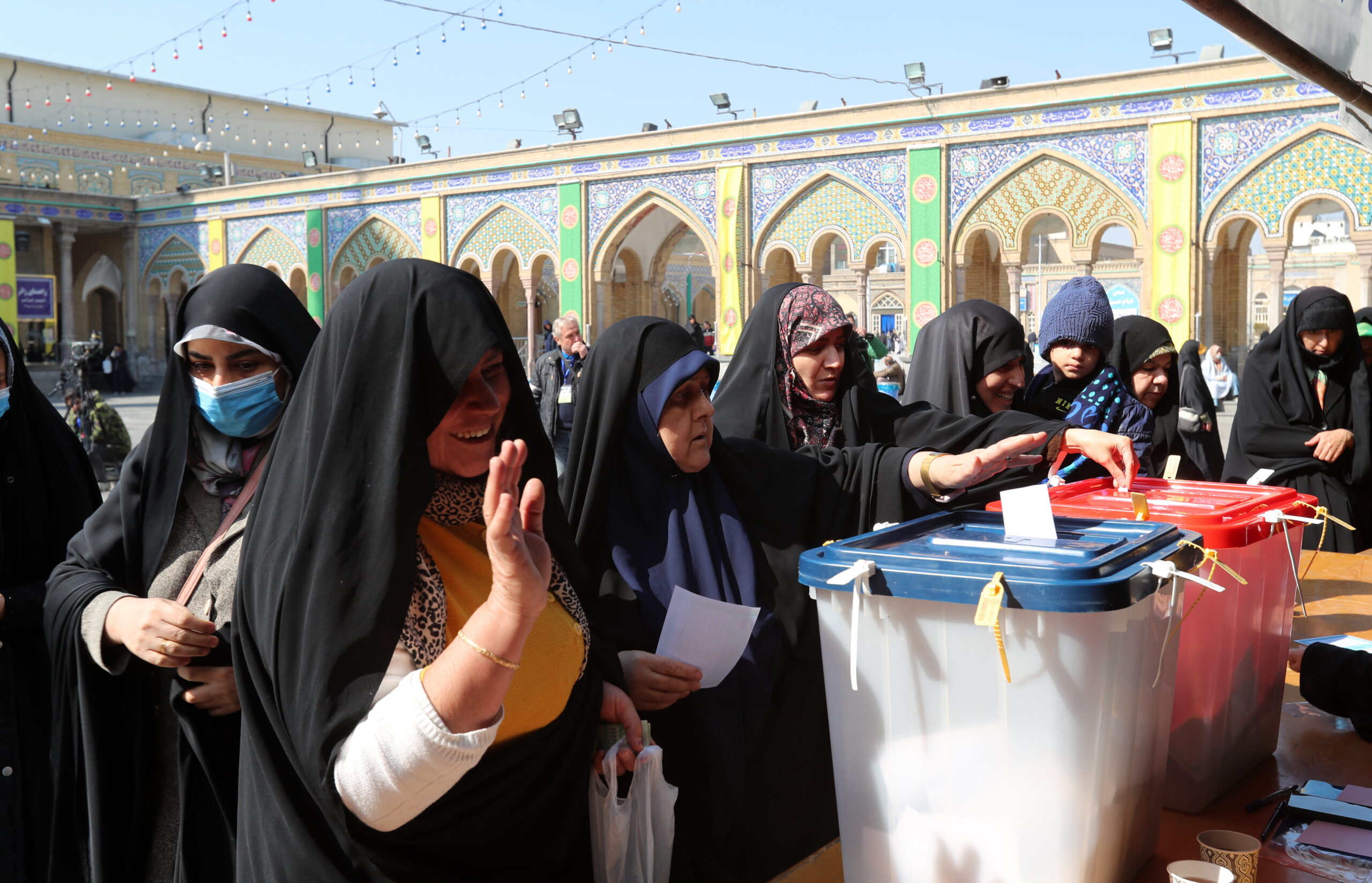epa11190302 Veiled Iranian women cast their votes during the Iranian legislative election at the Abdol-Azim shrine in Shahre-Ray, southern Tehran, Iran, 01 March 2024. Iranians vote for new members of Iran's parliament, and for the Assembly of Experts, the body in charge of appointing Iran's Supreme Leader.  EPA/ABEDIN TAHERKENAREH