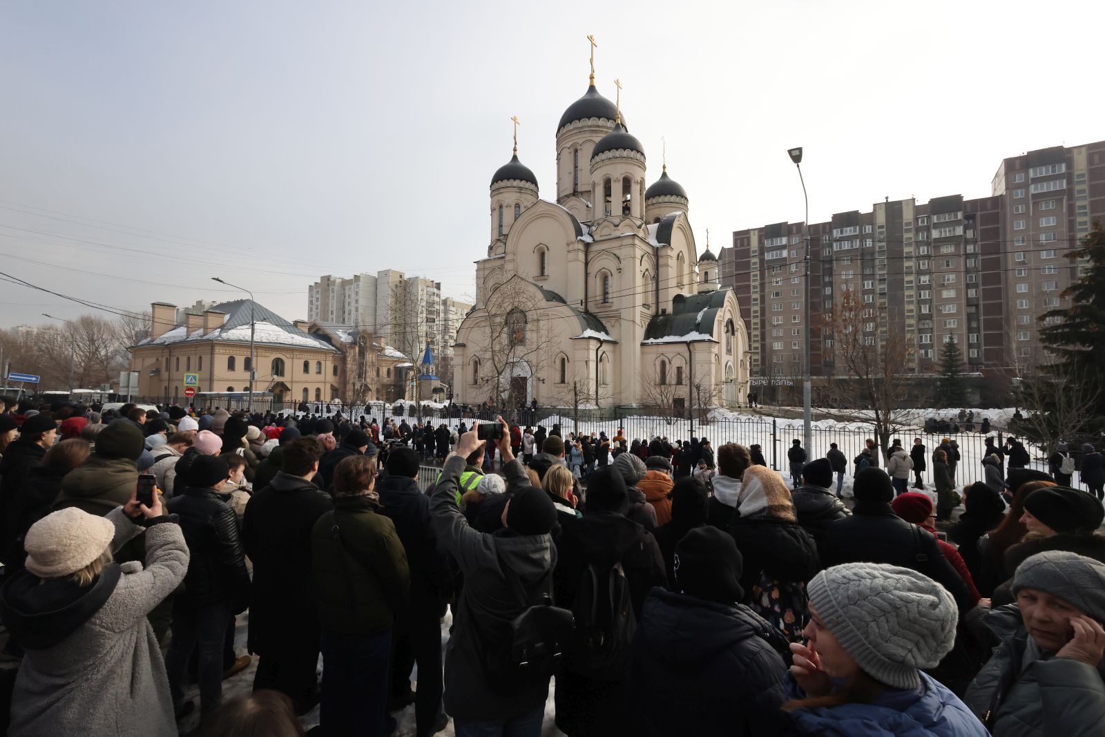 epa11190493 People arrive to the Church of the Icon of the Mother of God, ahead of the upcoming funeral of late Russian opposition leader Alexei Navalny, in Moscow, Russia, 01 March 2024. Outspoken Kremlin critic Navalny died aged 47 in an arctic penal colony on 16 February 2024 after being transferred there in 2023. The colony is considered to be one of the world’s harshest prisons.  EPA/SERGEI ILNITSKY