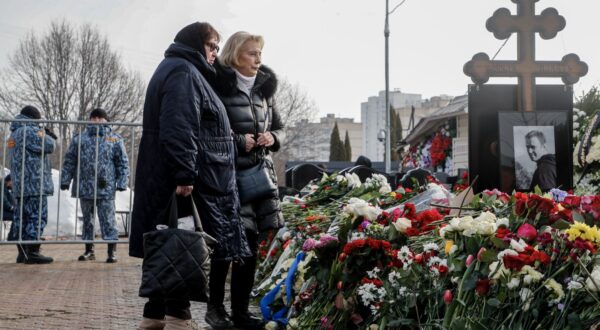 epa11192873 Lyudmila Navalnaya (L), mother of late Russian opposition leader Alexei Navalny, mourns near her son’s grave at the Borisovskoye cemetery, on the outskirts of Moscow, Russia, 02 March 2024. Outspoken Kremlin critic Navalny died aged 47 in an arctic penal colony on 16 February 2024, after being transferred there in 2023. The colony is considered to be one of the world’s harshest prisons. Alexei Navalny’s body was laid to rest on 01 March 2024 at the Borisovskoye cemetery outside Moscow.  EPA/MAXIM SHIPENKOV
