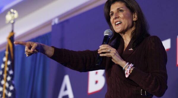 epa11195657 Republican US presidential candidate Nikki Haley gestures during a campaign stop in Needham, Massachusetts, USA, 02 March 2024. The former South Carolina governor Haley is running against former US President Donald Trump ahead of the 'Super Tuesday' Republican primaries 05 March 2024.  EPA/CJ GUNTHER