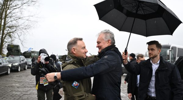 epa11199712 Polish President Andrzej Duda (C-L), greets Lithuanian President Gitanas Nauseda (C-R), during the welcoming ceremony before the start of the NATO exercise codenamed DRAGON 24 in Korzeniewo, north Poland, 05 March 2024. Some 90,000 troops from all NATO countries and Sweden will take part in the exercise codenamed STEADFAST DEFENDER-24 (STDE-24), which will take place mainly in Central Europe. The exercises will test the ability of Alliance forces to deter and defend themselves, including repelling an attack by a potential adversary against NATO countries.  EPA/Adam Warzawa POLAND OUT