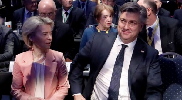 epa11201905 European Commission President Ursula von der Leyen (L) chats with Croatian Prime Minister Andrej Plenkovic (R) before the first plenary session of the European People's Party Congress in Bucharest, Romania, 06 March 2024. The European People's Party (EPP) party hold its Congress in Romania's capital on 06 and 07 March, to choose their candidates for the EU Parliament elections, and as well their nominees for the EU leadership. European Union parliamentary elections will take place from 06 until 09 June 2024.  EPA/ROBERT GHEMENT