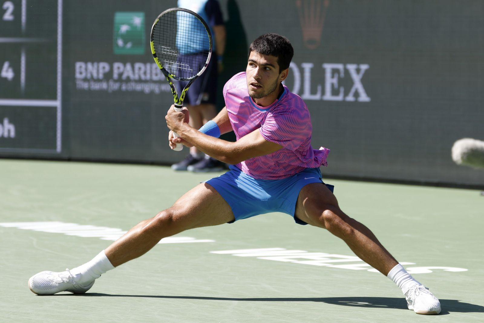 epa11217496 Carlos Alcaraz of Spain in action against Fabian Marozsan of Hungary during the BNP Paribas Open in Indian Wells, California, USA, 12 March 2024.  EPA/JOHN G. MABANGLO