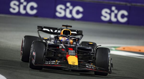 01 VERSTAPPEN Max (nld), Red Bull Racing RB20, action during the Formula 1 STC Saudi Arabian Grand Prix 2024, 2nd round of the 2024 Formula One World Championship from March 7 to 9, 2024 on the Jeddah Corniche Circuit, in Jeddah, Saudi Arabia -,Image: 855253938, License: Rights-managed, Restrictions: 00124003, Model Release: no, Credit line: Xavi Bonilla / Panoramic / Profimedia
