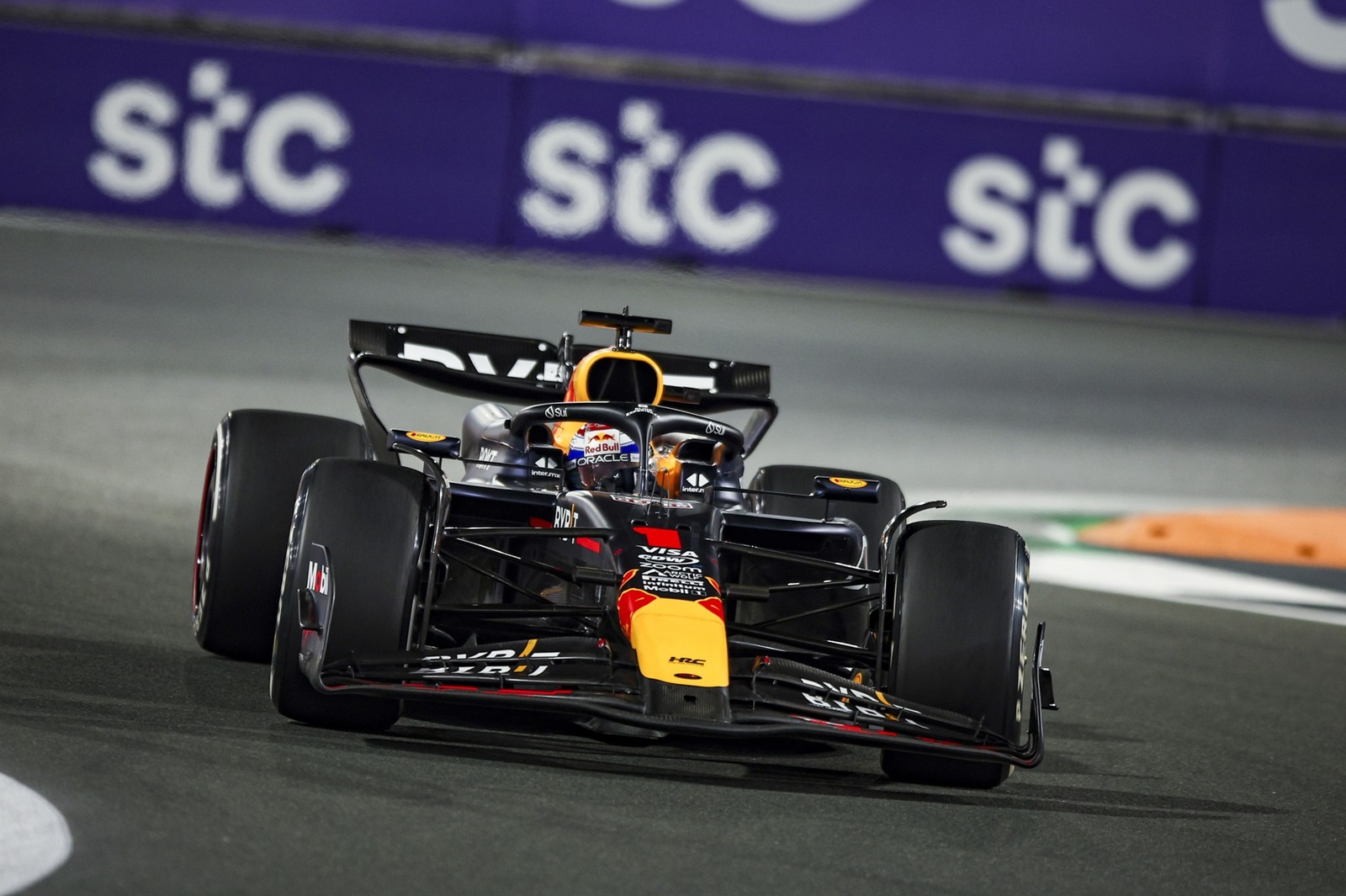 01 VERSTAPPEN Max (nld), Red Bull Racing RB20, action during the Formula 1 STC Saudi Arabian Grand Prix 2024, 2nd round of the 2024 Formula One World Championship from March 7 to 9, 2024 on the Jeddah Corniche Circuit, in Jeddah, Saudi Arabia -,Image: 855253938, License: Rights-managed, Restrictions: 00124003, Model Release: no, Credit line: Xavi Bonilla / Panoramic / Profimedia
