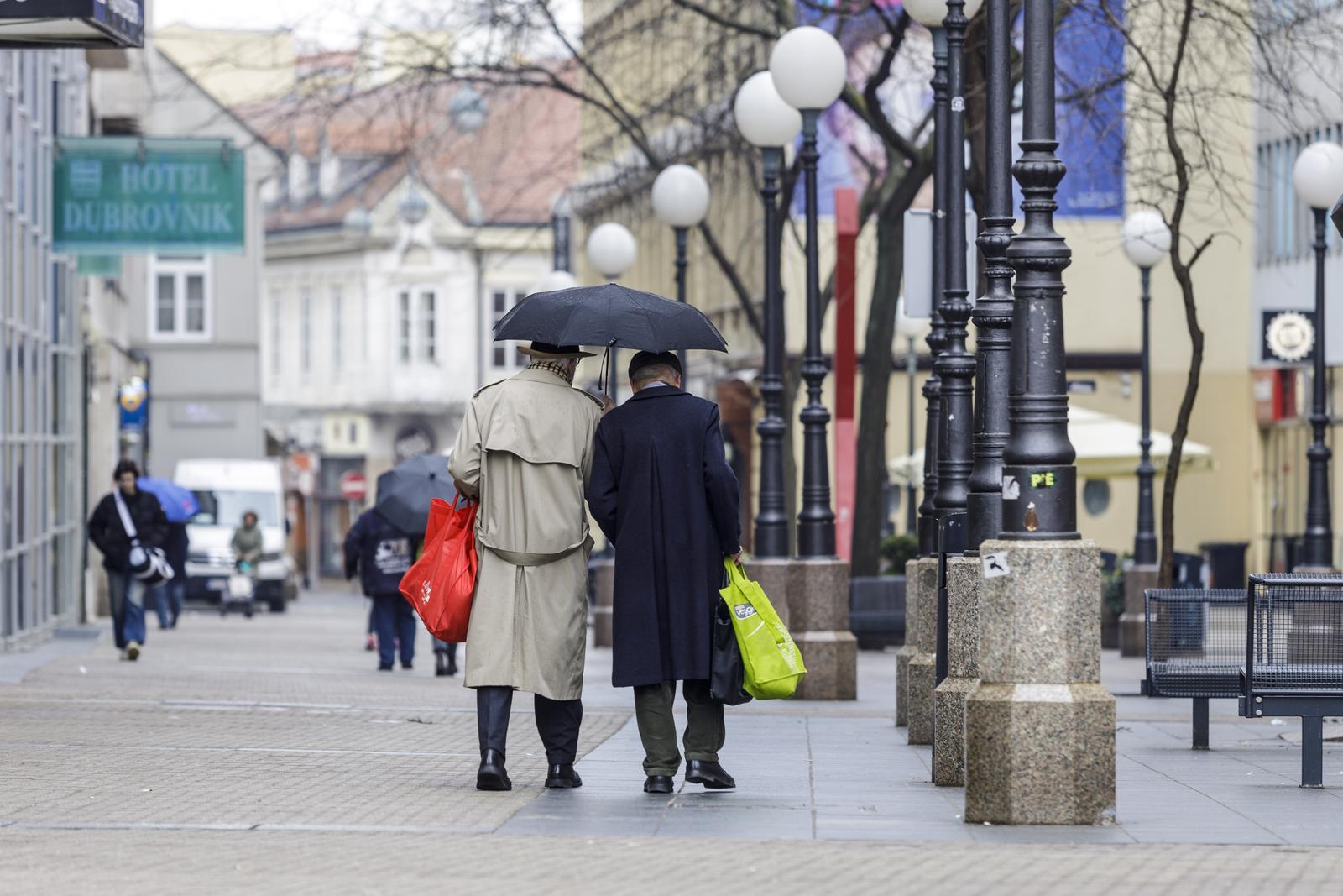 09.03.2024., Zagreb - Kisa ne zaustavlja subotnu setnju centrom grada. Photo: Mia Slafhauzer/PIXSELL