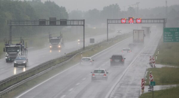 14.05.2018., Popovaca - Zbog obilnih padalina na prometnom traku autoceste A3 Bregana-Lipovac skupilo se dosta vode pa vozaci moraju opreznije voziti. rPhoto: Nikola Cutuk/PIXSELL