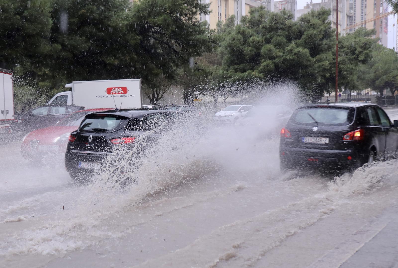 21.11.2023.,Split-Jaka kisa i potop na splitskim prometnicama. Photo: Ivo Cagalj/PIXSELL