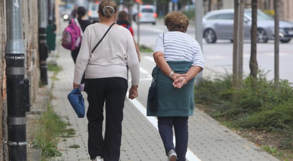 26.09.2023 - Karlovac - Brojni umirovljenici slobodno vrijeme provode na svjezem zraku. Photo: Kristina Stedul Fabac/PIXSELL