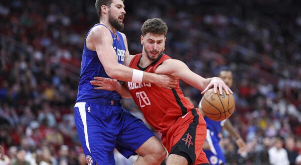 Mar 6, 2024; Houston, Texas, USA; Los Angeles Clippers center Ivica Zubac (40) defends against Houston Rockets center Alperen Sengun (28) during the second quarter at Toyota Center. Mandatory Credit: Troy Taormina-USA TODAY Sports Photo: Troy Taormina/REUTERS