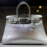 FILE PHOTO: View of a Hermes Silver Metallic Chevre Birkin 30 bag up for auction at Sotheby's in New York City, U.S., June 1, 2023. REUTERS/Roselle Chen/File Photo Photo: ROSELLE CHEN/REUTERS