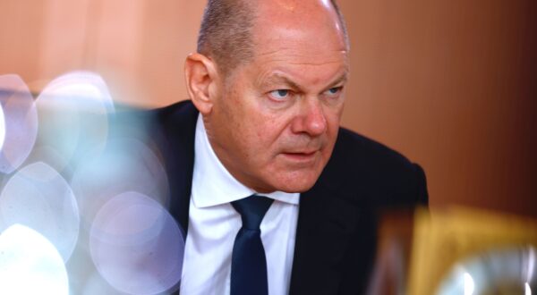 epa11230865 German Chancellor Olaf Scholz attends the weekly cabinet meeting of the German government at the Chancellery in Berlin, Germany, 20 March 2024.  EPA/HANNIBAL HANSCHKE