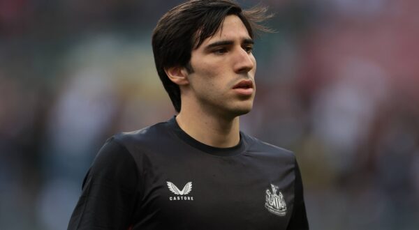Milan, Italy, 19th September 2023. Sandro Tonali of Newcastle United during the warm up prior to the UEFA Champions League match at Giuseppe Meazza, Milan. Picture credit should read: / Sportimage EDITORIAL USE ONLY. No use with unauthorised audio, video, data, fixture lists, club/league logos or live services. Online in-match use limited to 120 images, no video emulation. No use in betting, games or single club/league/player publications. SPI-2573-0156,Image: 847050098, License: Rights-managed, Restrictions: Credit images as "Profimedia/ IMAGO", Model Release: no, Credit line: Jonathan Moscrop / imago sportfotodienst / Profimedia