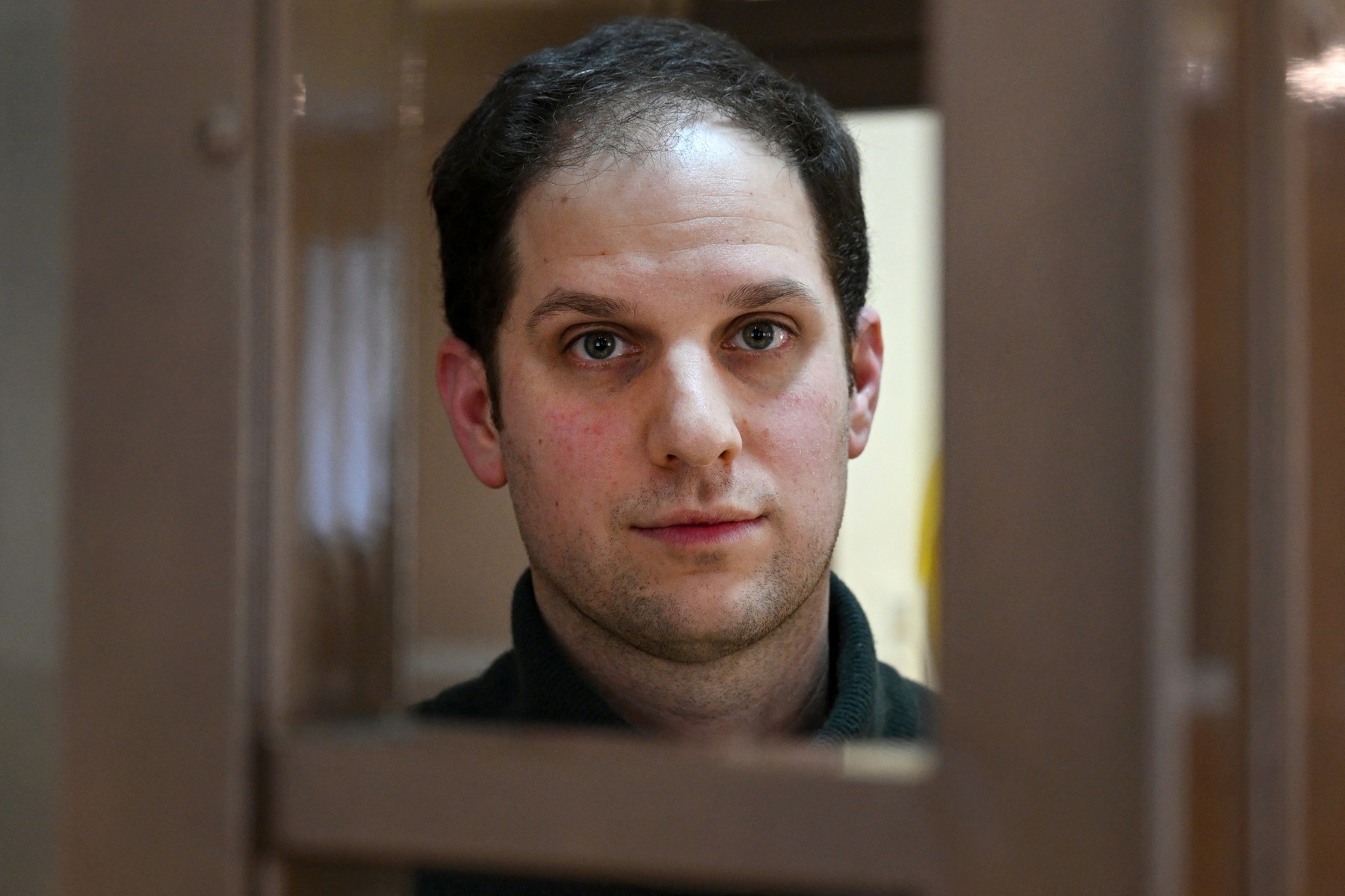 US journalist Evan Gershkovich, arrested on espionage charges, looks out from inside a defendants' cage before a hearing to consider an appeal on his extended pre-trial detention, at the Moscow City Court in Moscow on February 20, 2024. Wall Street Journal reporter Evan Gershkovich was detained last March on spying charges during a reporting trip to the Urals.,Image: 848592713, License: Rights-managed, Restrictions: , Model Release: no, Credit line: NATALIA KOLESNIKOVA / AFP / Profimedia