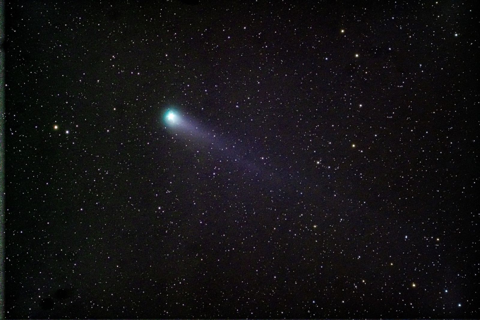 12P/Pons Brooks ist periodischer Komet mit einer Umlaufzeit von 71 Jahren. Er erfüllt die klassische Definition eines Kometen vom Halley-Typ d. h. 20 Jahre  Umlaufzeit  200 Jahre und ist mit einer absoluten Helligkeit von zirka 5 bei Erreichen des Perihels einer der hellsten bekannten periodischen Kometen. Der Komet Pons-Brooks wurde im Juli 1812 von Jean-Louis Pons am Marseille Observatorium entdeckt und dann später 1883 von William Robert Brooks wiederentdeckt. Der nächste Periheldurchgang findet am 21. April 2024 statt, der Komet nähert sich der Erde am 2. Juni 2024 bis auf 1,5 AE.Es wird eine scheinbare Helligkeit von 4 ,erwartet. Der Kometenkern wird unter der Annahme, dass es bei der photometrischen Untersuchung 2020 nich,Image: 855331795, License: Rights-managed, Restrictions: imago is entitled to issue a simple usage license at the time of provision. Personality and trademark rights as well as copyright laws regarding art-works shown must be observed. Commercial use at your own risk., Credit images as "Profimedia/ IMAGO", Model Release: no, Credit line: Christian Grube / ArcheoPix Phot / imago stock&people / Profimedia