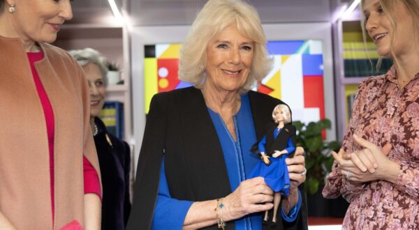 12/03/2024. London, United Kingdom. 

Queen Camilla with a lookalike Barbie doll at an International Womans Day reception at Buckingham Palace in London. 

Picture by i-Images / Pool,Image: 856442339, License: Rights-managed, Restrictions: FRANCE, UK RIGHTS OUT.  End users shall not licence, sell, transmit, or otherwise distribute any photographs represented by eyevine, to any third party. Contact eyevine for more information: Tel: +44 (0) 20 8709 8709 Email: info@eyevine.com, Model Release: no, Credit line: i-Images / Eyevine / Profimedia