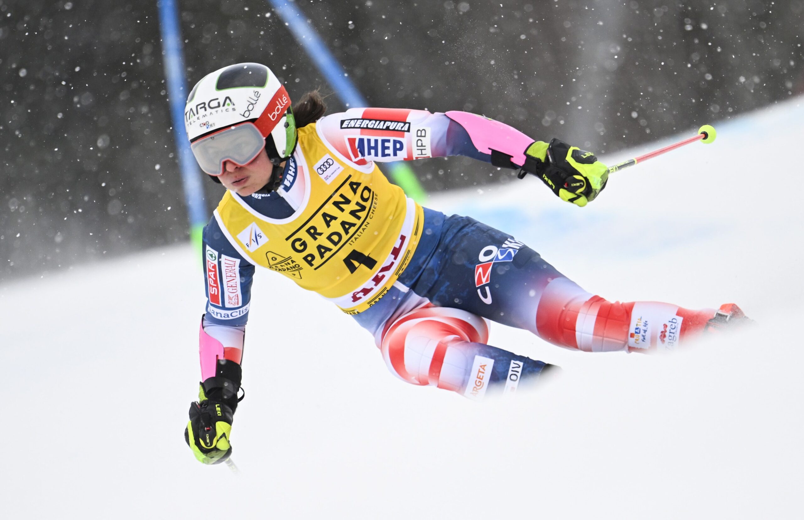 epa11208472 Croatia's Zrinka Ljutic in action during the first run of the Women's Giant Slalom race at the FIS Alpine Skiing World Cup in Are, Sweden, 09 March 2024.  EPA/Pontus Lundahl  SWEDEN OUT