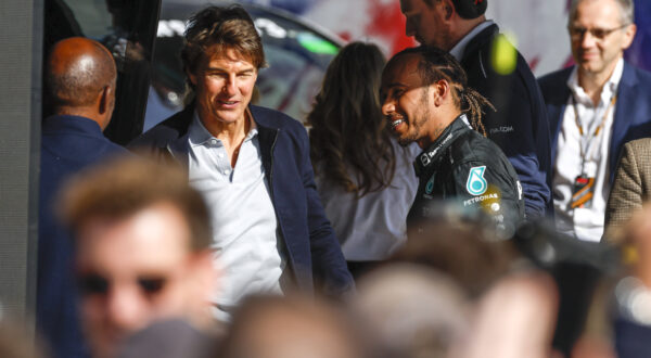 Anthony Hamilton, Tom Cruise, 44 Lewis Hamilton GBR, Mercedes-AMG Petronas F1 Team, F1 Grand Prix of Great Britain at Silverstone Circuit on July 3, 2022 in Silverstone, United Kingdom. Photo by HOCH ZWEI Silverstone United Kingdom *** Anthony Hamilton, Tom Cruise, 44 Lewis Hamilton GBR, Mercedes AMG Petronas F1 Team , F1 Grand Prix of Great Britain at Silverstone Circuit on July 3, 2022 in Silverstone, United Kingdom Photo by HOCH ZWEI Silverstone United Kingdom
