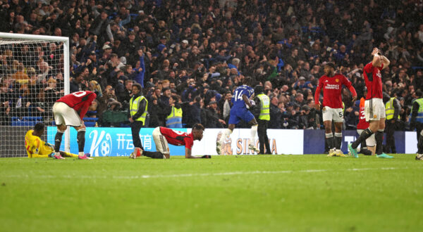 Man Utd dejection after the fourth Chelsea goal, scored by Cole Palmer C 4-2 at the Chelsea v Manchester United, ManU EPL match, at Stamford Bridge, London, UK on 4th April, 2024. PUBLICATIONxNOTxINxUK