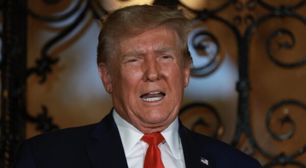 WEST PALM BEACH, FLORIDA - FEBRUARY 16: Former U.S. President and current GOP Presidential candidate Donald Trump addresses the press at Mar-a-Lago on February 16, 2024, in West Palm Beach, Florida. Trump spoke about a New York judge who ordered him to pay $355 million and barred him from running New York businesses for fraudulently inflating net worth.   Joe Raedle,Image: 847380077, License: Rights-managed, Restrictions: , Model Release: no, Credit line: JOE RAEDLE / Getty images / Profimedia