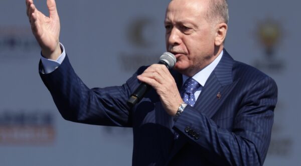 epa11241079 Turkish President Recep Tayyip Erdogan delivers a speech during the AK Party's election campaign rally in Istanbul, Turkey, 24 March 2024. The local elections in Turkey are scheduled for 31 March 2024.  EPA/ERDEM SAHIN