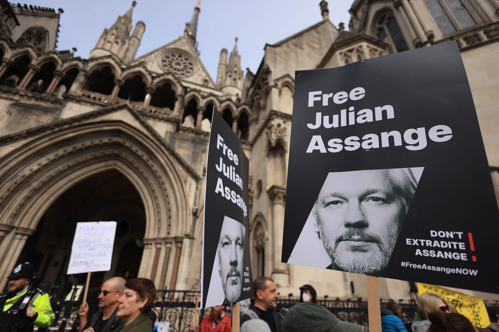 epa11244379 Julian Assange supporters protest outside the Royal Courts of Justice in London, Britain, 26 March 2024. According to a press statement by Courts and Tribunals Judiciary on 26 March, the High Court has granted WikiLeaks founder Julian Assange conditional permission to appeal his extradition to the US. The US was given a three weeks period to ensure that Assange will not be sentenced to death, that he will be afforded his first amendment rights (free speech) and that his Australian nationality will not be a prejudice in case of trial. The next hearing is due for 20 May, to review whether the latest conditions have been met.  EPA/NEIL HALL