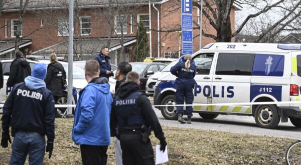 epa11255220 Polioce at the scene of a school shooting in Vantaa, Finland, 02 April 2024. Three children aged twelve have been wounded in a shooting at the school, police said. The suspect, also aged 12, fled the scene but was later arrested.  EPA/KIMMO BRANDT