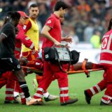 epa11278771 Roma’s Evan N'Dicka receives medical treatment during the Italian Serie A soccer match Udinese Calcio vs AS Roma at the Friuli - Dacia Arena stadium in Udine, Italy, 14 April 2024. The Seria A match Udinese vs Roma is suspended after Roma’s Evan N'Dicka collapsed on the pitch.  EPA/GABRIELE MENIS