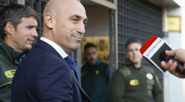 epa11307879 Former Spanish Soccer Federation President Luis Rubiales (L) arrives to testify before the court in the inquiry about some fraud charges, in Majadahonda, Madrid, Spain, 29 April 2024. Rubiales is to testify before the judge that investigates the contract signed by the Federation with Saudi Arabia to play the Spanish Super Cup tournament in that country and other suspected agreements reached between 2018 and 2023 as he was heading the institution.  EPA/Mariscal