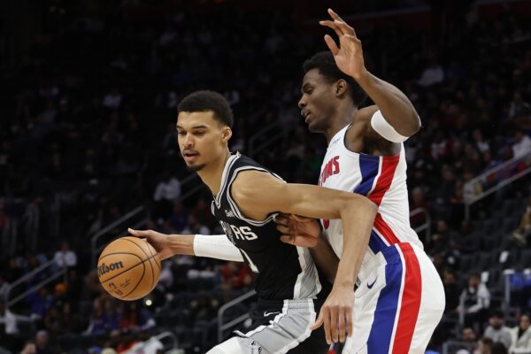 Jan 10, 2024; Detroit, Michigan, USA;  San Antonio Spurs center Victor Wembanyama (1) dribbles defended by Detroit Pistons center Jalen Duren (0) in the second half at Little Caesars Arena.,Image: 835913778, License: Rights-managed, Restrictions: , Model Release: no, Credit line: USA TODAY Sports / ddp USA / Profimedia
