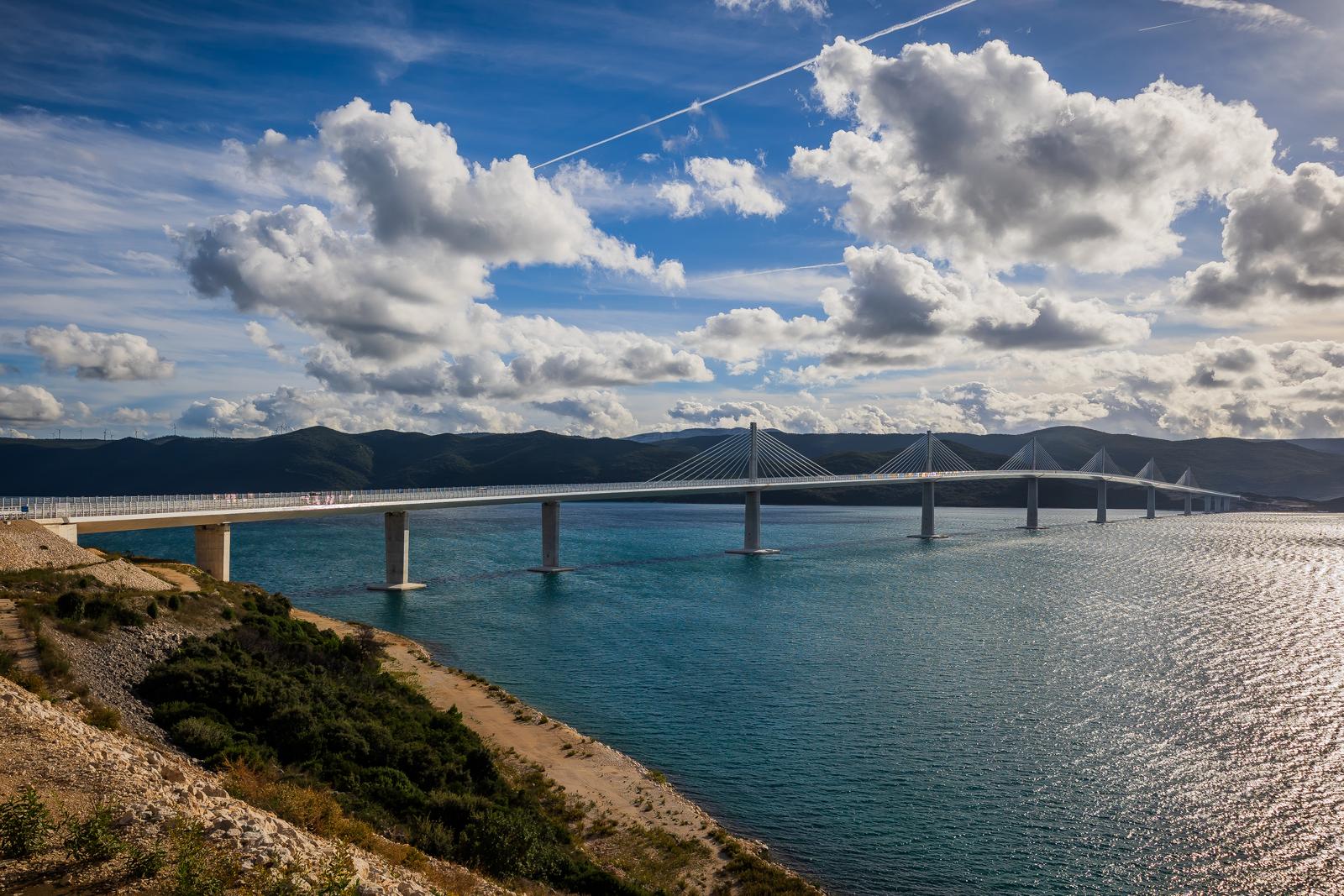 02.11.2023., Peljeski Most, Tmurni oblaci nad Juznom Dalmacijom nagovjescuje nadolazecu ciklonu. Photo: Zvonimir Barisin/PIXSELL