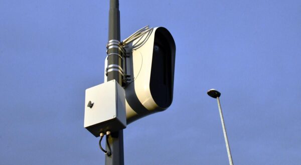 05.01.2023., Slavonski Brod -  Na vise lokacija u gradu vozace vrebaju nove kamere za kontrolu brzine.
 Photo: Ivica Galovic/PIXSELL