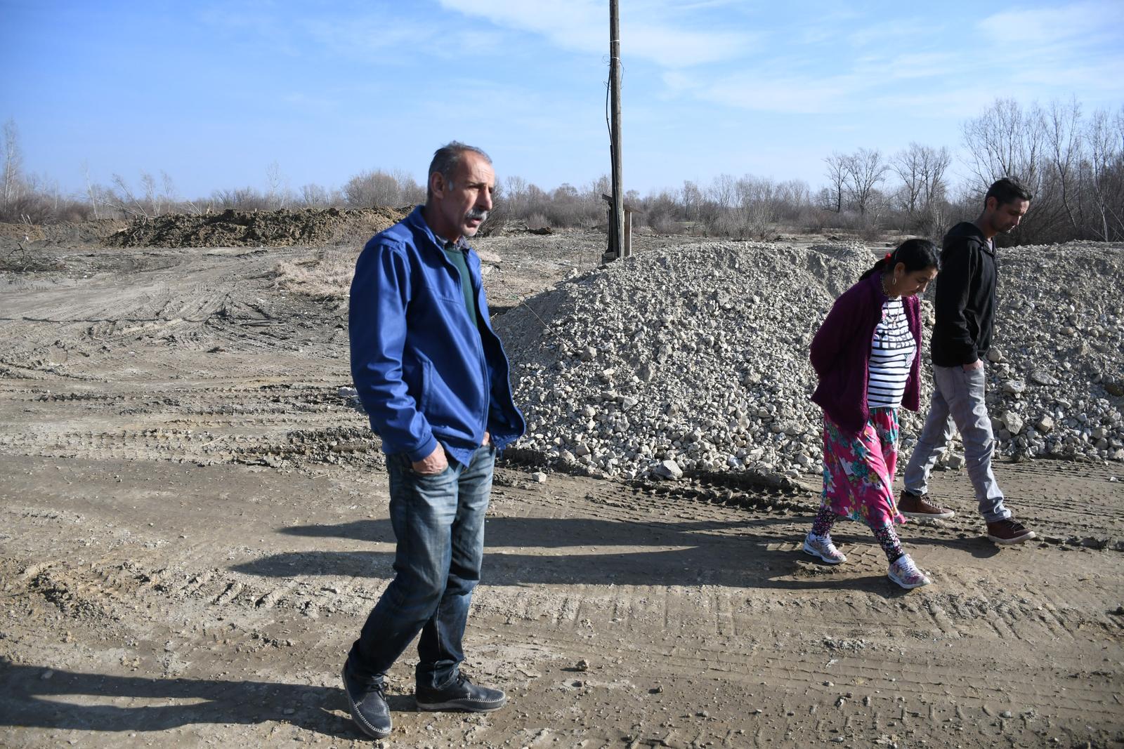 Rušenje romskog naselja u Drnju