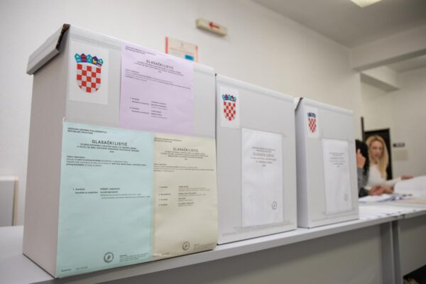 17.04.2024., Dubrovnik - Otvorena biralista u Dubrovniku. Photo: Grgo Jelavic/PIXSELL