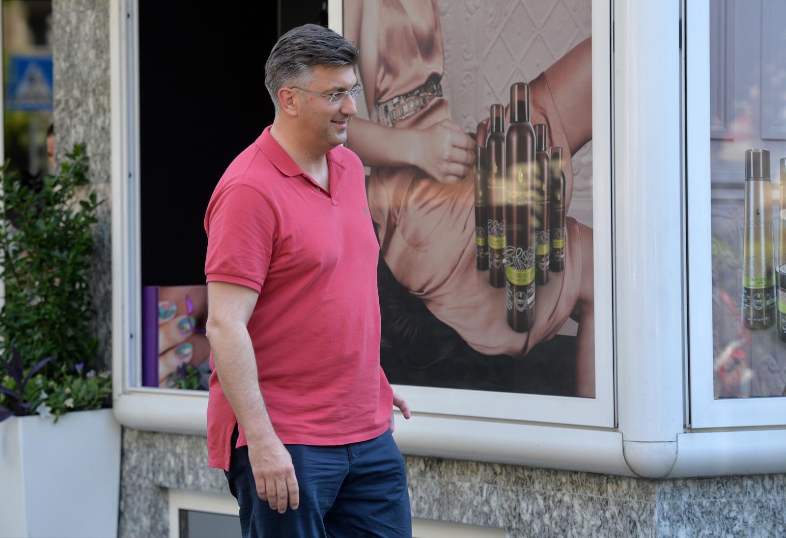 22.07.2017., Zagreb - Premijer Andrej Plenkovic izlazi iz frizerskog salona Neno."nPhoto: Marko Lukunic/PIXSELL
