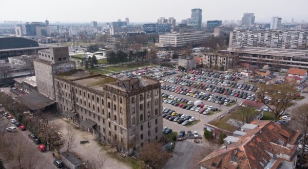 11.03.2021., Zagreb - Fotografija iz zraka stare rusevne zgrade Paromlina i parkiralista uz nju. Photo: Luka Stanzl/PIXSELL