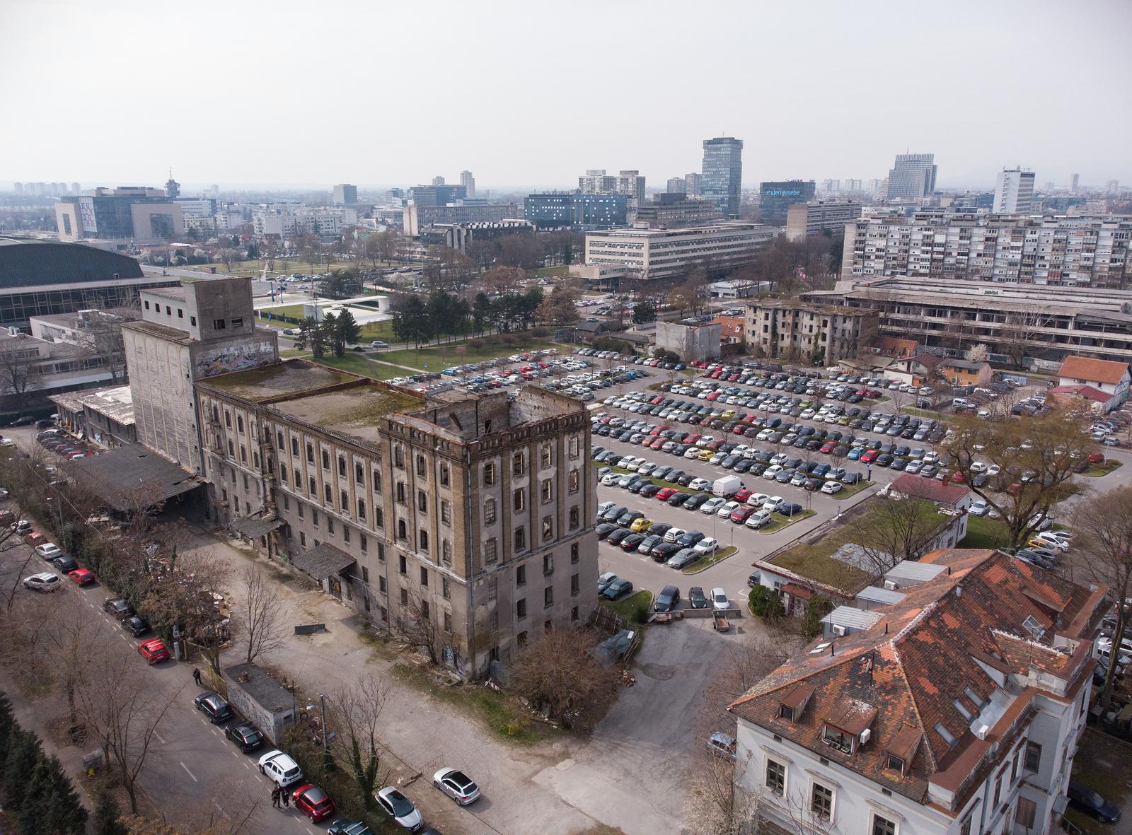 11.03.2021., Zagreb - Fotografija iz zraka stare rusevne zgrade Paromlina i parkiralista uz nju. Photo: Luka Stanzl/PIXSELL