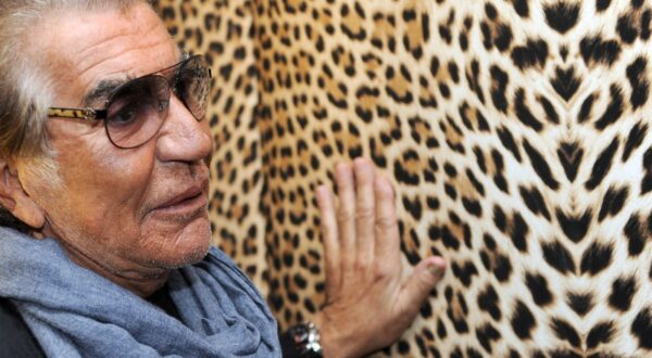 Italian designer Roberto Cavalli touches one of his prints during a press conference presenting his photography exhibition "il nero non e' mai assoluto" (black is never absolute) in Milan on November 17, 2010.,Image: 65461003, License: Rights-managed, Restrictions: , Model Release: no, Credit line: Giuseppe CACACE / AFP / Profimedia