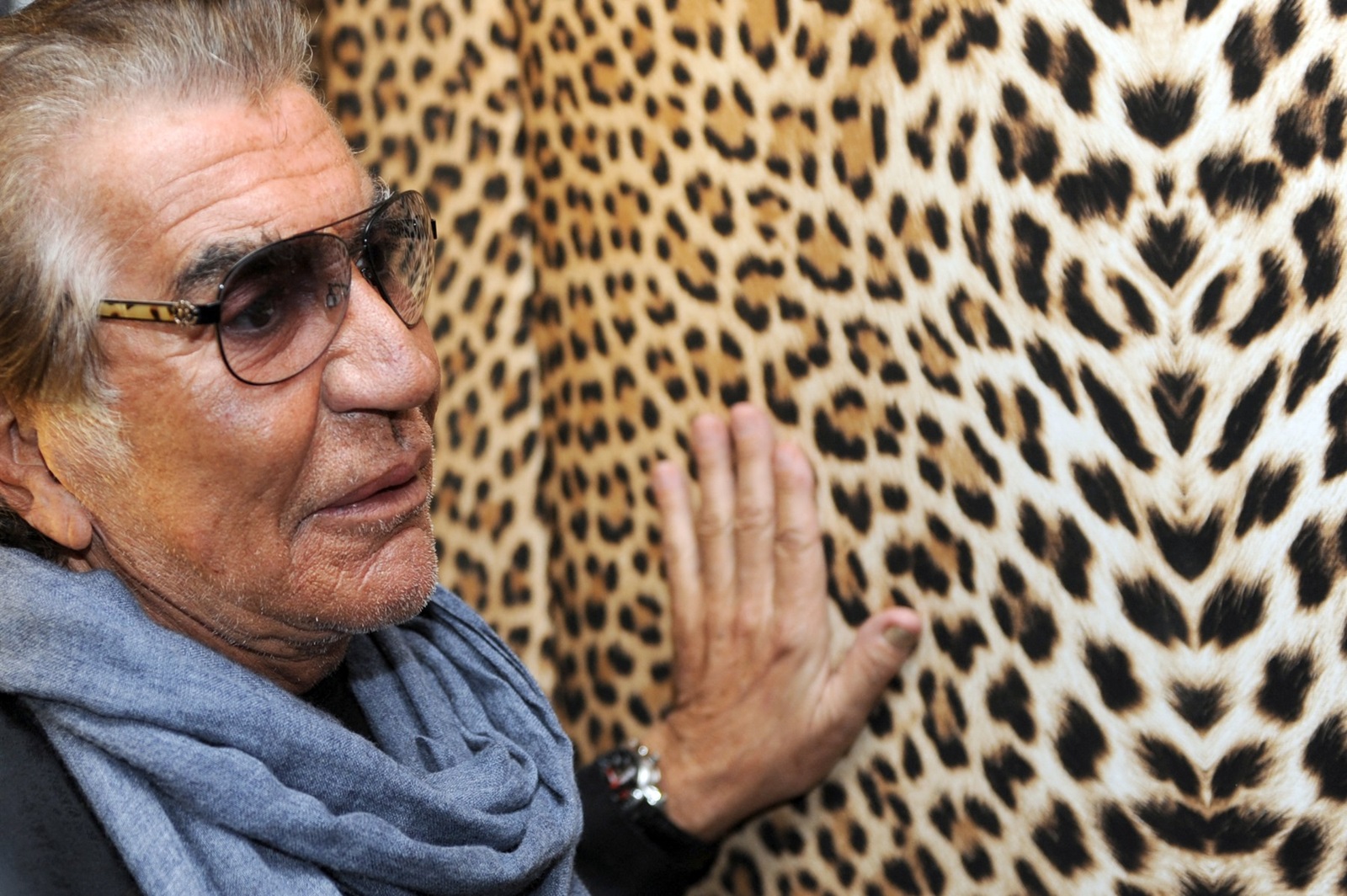 Italian designer Roberto Cavalli touches one of his prints during a press conference presenting his photography exhibition "il nero non e' mai assoluto" (black is never absolute) in Milan on November 17, 2010.,Image: 65461003, License: Rights-managed, Restrictions: , Model Release: no, Credit line: Giuseppe CACACE / AFP / Profimedia
