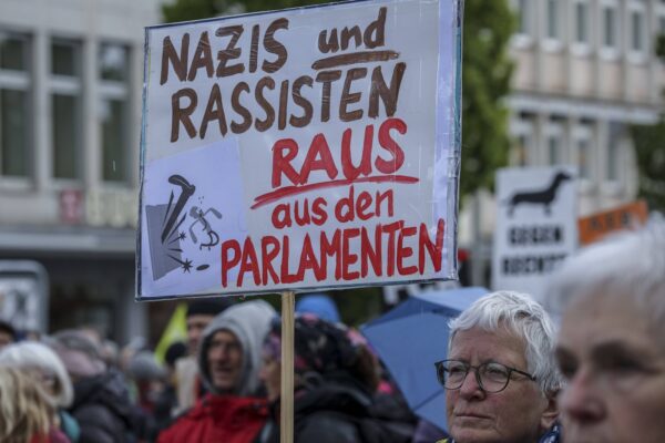 20.04.2024, Demonstration für AfD-Verbot, Nürnberg: Am Nachmittag gingen rund 300 Personen auf die Straße um gegen die rechtsextreme Partei Alternative für Deutschland AfD zu protestieren und zugeleich ein Verbotsverfahren gegen jene Partei zu fordern. Am Rande demonstrierten ca. 20 Personen für die Rechtsextremen. Bayern Deutschland Demonstration für AfD-Verbot-20 *** 20 04 2024, Demonstration for AfD ban, Nuremberg In the afternoon, around 300 people took to the streets to protest against the far-right party Alternative for Germany AfD and at the same time to call for a ban on the party On the sidelines, around 20 people demonstrated in support of the far-right Bavaria Germany Demonstration for AfD ban 20,Image: 866496373, License: Rights-managed, Restrictions: imago is entitled to issue a simple usage license at the time of provision. Personality and trademark rights as well as copyright laws regarding art-works shown must be observed. Commercial use at your own risk., Credit images as 