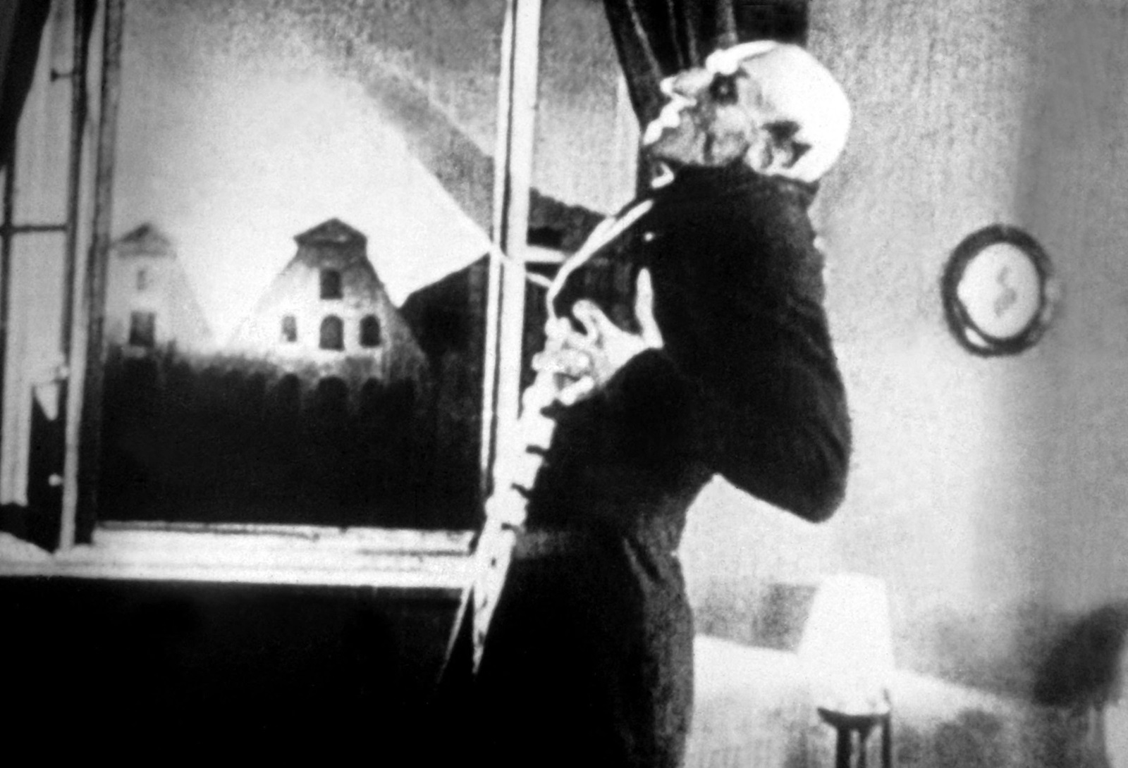 Nosfératu le vampire
Nosferatu eine symphonie des grauens
1922
réal : Friedrich Wilhelm Murnau
Max Schreck
Collection Christophel,Image: 209486498, License: Rights-managed, Restrictions: Restricted to editorial use related to the film or the individuals involved (producers, directors, authors, actors, etc.)
The rights of publicity of any person depicted in the photos are not granted
Mandatory credit of the film company and photographer, Model Release: no, Credit line: PRANA FILM / AFP / Profimedia