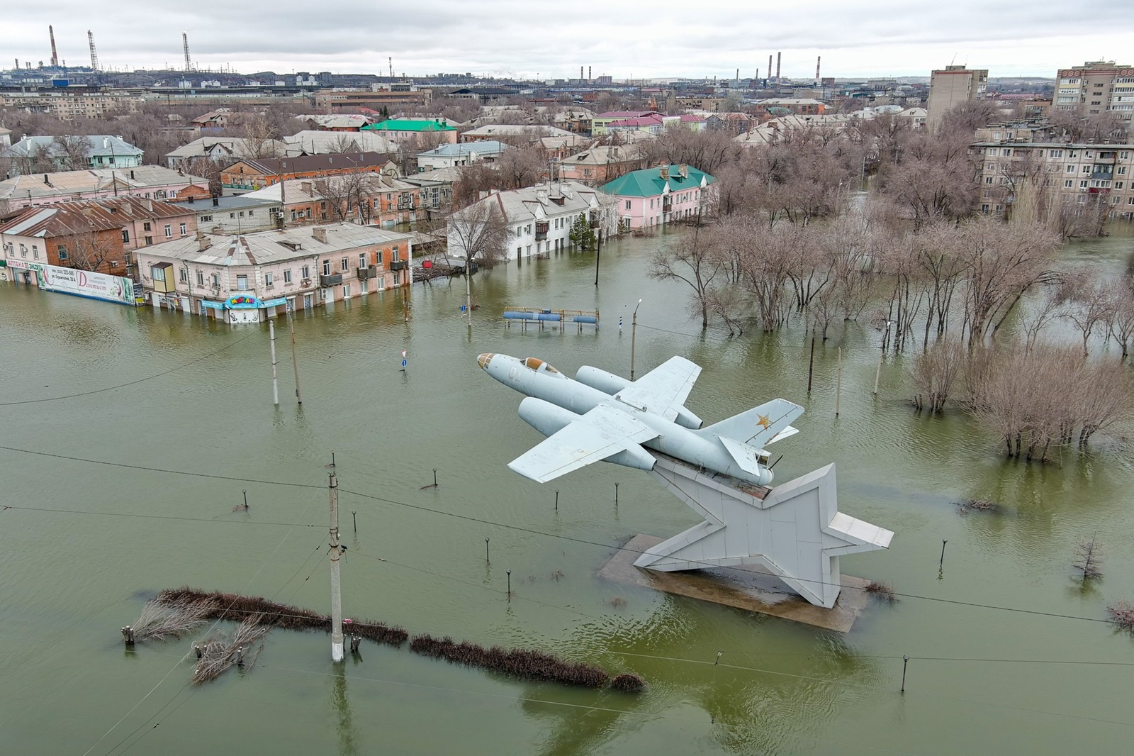 RUSSIA, ORENBURG REGION - APRIL 8, 2024: A view of flood-hit Gagarin Square in the town of Orsk. On the night between 5 and 6 April, a floodbank broke causing the River Ural to flood certain areas in the town. On the evening of the same day another floodbank breach occurred. A federal level state of emergency has been declared in the Orenburg Region. Yegor Aleyev/TASS,Image: 863277285, License: Rights-managed, Restrictions: , Model Release: no, Credit line: Yegor Aleyev / TASS / Profimedia