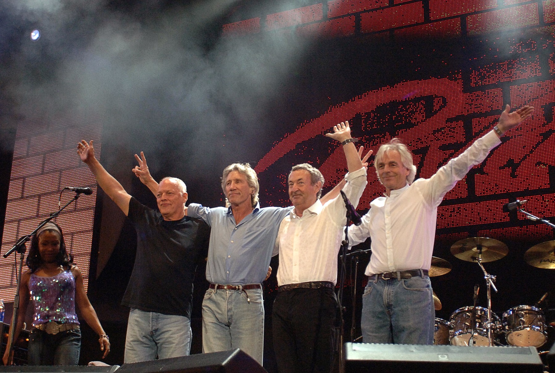 (FILES) Photo dated on July 02, 2005 shows British rock band Pink Floyd (l-r David Gilmour, Roger Waters, Nick Mason and Richard Wright) taking a bow at the Live 8 concert in Hyde Park, London 02 July 2005. Pink Floyd founding member and keyboard player Richard Wright died Monday at the age of 65 after battling cancer, his spokesman said.
AFP PHOTO John D Mc Hugh,Image: 27126736, License: Rights-managed, Restrictions: , Model Release: no, Credit line: JOHN D MCHUGH / AFP / Profimedia