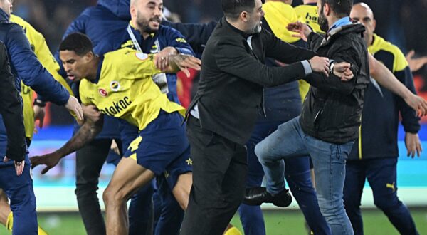 TRABZON, TURKIYE - MARCH 17: Security officers take measure as a brawl break out between players of Fenerbahce and supporters, who enter the pitch, after the Turkish Super Lig week 30 football match between Trabzonspor and Fenerbahce at Papara Park in Trabzon, Turkiye on March 17, 2024. Hakan Burak Altunoz / Anadolu,Image: 857641003, License: Rights-managed, Restrictions: , Model Release: no, Credit line: AA/ABACA / Abaca Press / Profimedia